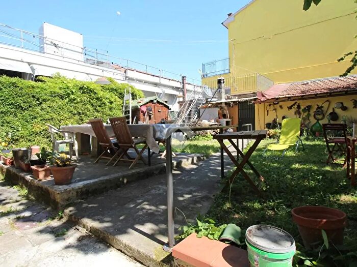 Casa con 5 locali in vendita in Via Cecco Angiolieri, Prato