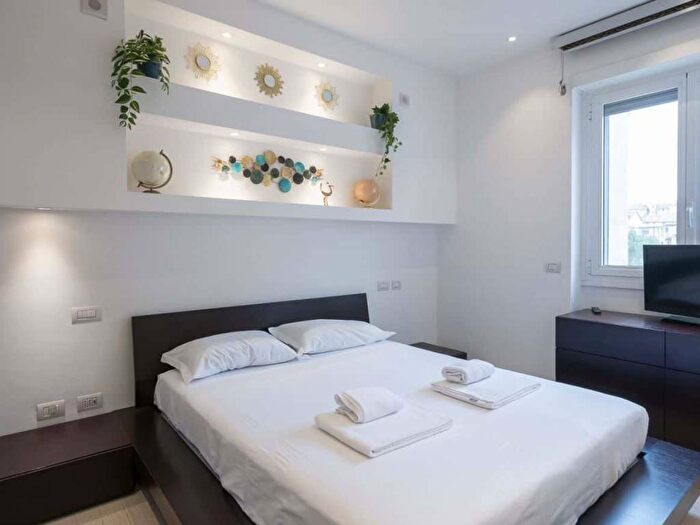 Appartamento trilocale in affitto in Via Tito Livio, Lodi Brenta, Milano