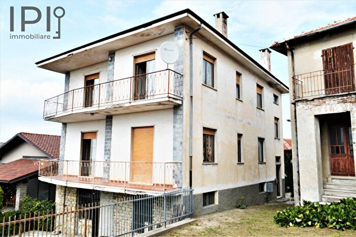 Casa con 10 locali in vendita in Via San Bernardino, Niella Belbo