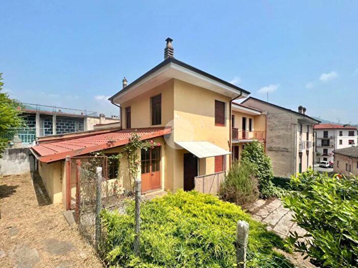 Casa con 6 locali in vendita in Via Loreto, Lanzo Torinese