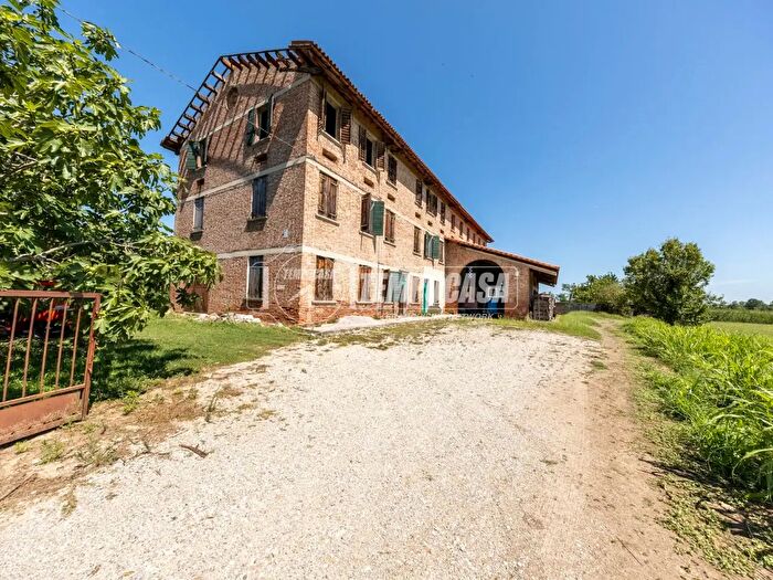 Casa con 7 locali in vendita in Via Vecchia Peschiere, Casier