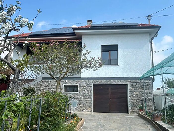 Casa con 5 locali in vendita in Via Bivio, Frossasco