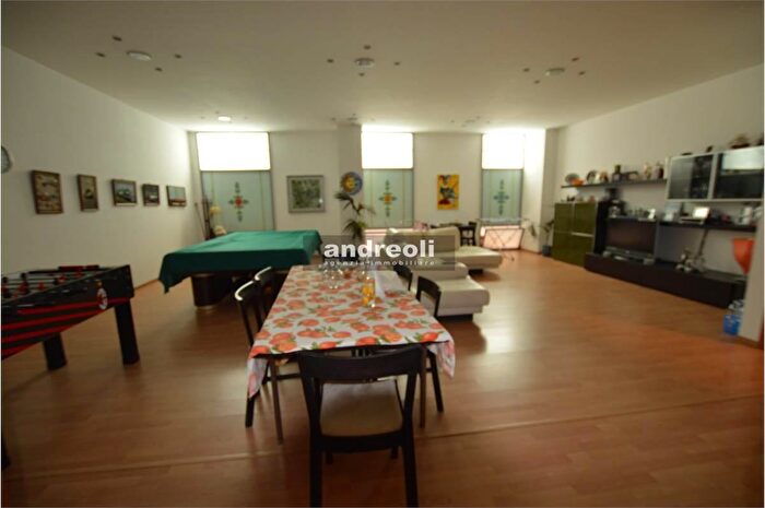 Appartamento con 6 locali in vendita in Jesi