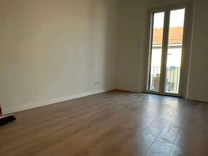 Appartamento trilocale in affitto in Via Mantova, Milano