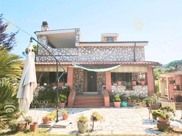 Casa trilocale in vendita in Palombara Sabina