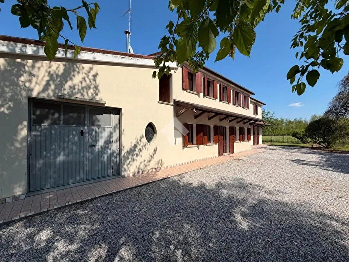 Casa con 7 locali in vendita in Via Marche, Breda Di Piave