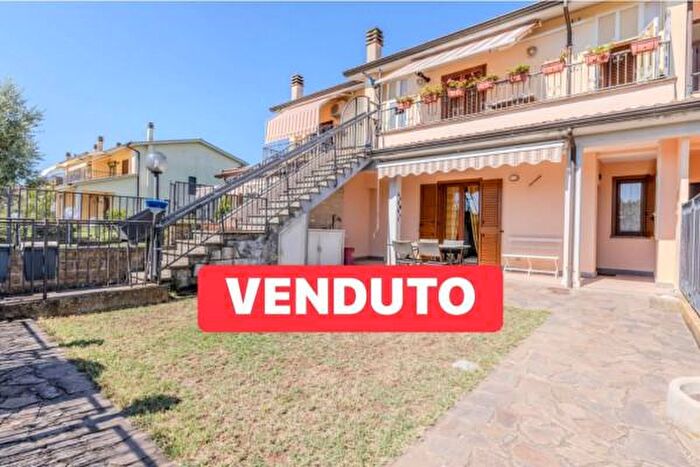 Appartamento trilocale in vendita in Via delle Meste, Capodimonte