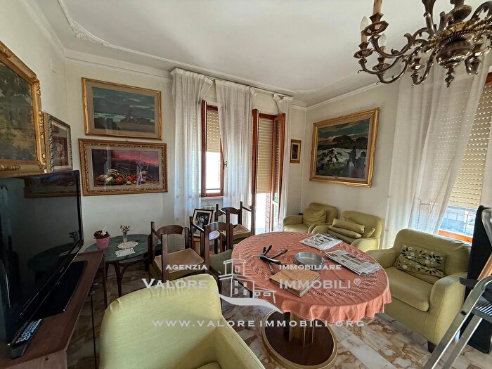 Appartamento con 5 locali in vendita in Via Francesco Redi, Livorno