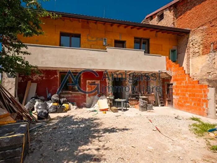 Casa con 6 locali in vendita in Via Industria, Pontoglio