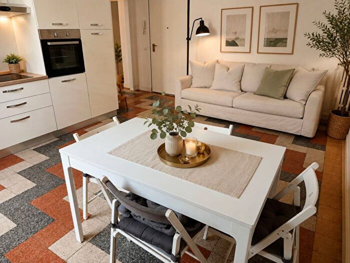 Appartamento trilocale in affitto in Via Spalato, Isola, Milano