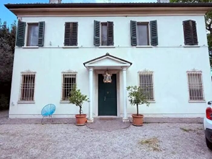 Casa con 6 locali in vendita in Bagnacavallo