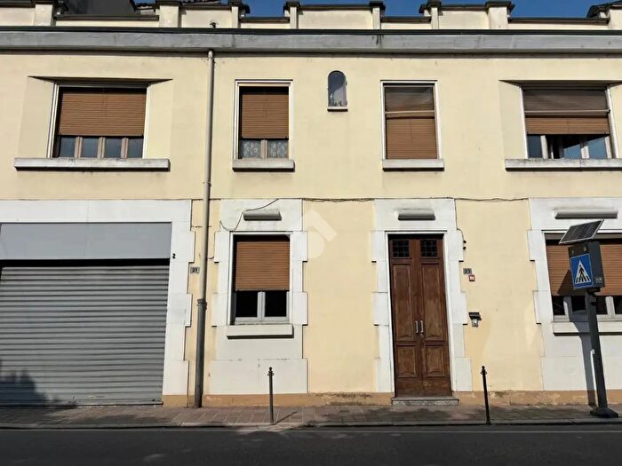 Casa con 8 locali in vendita in Via Giuseppe Garibaldi, Belgioioso