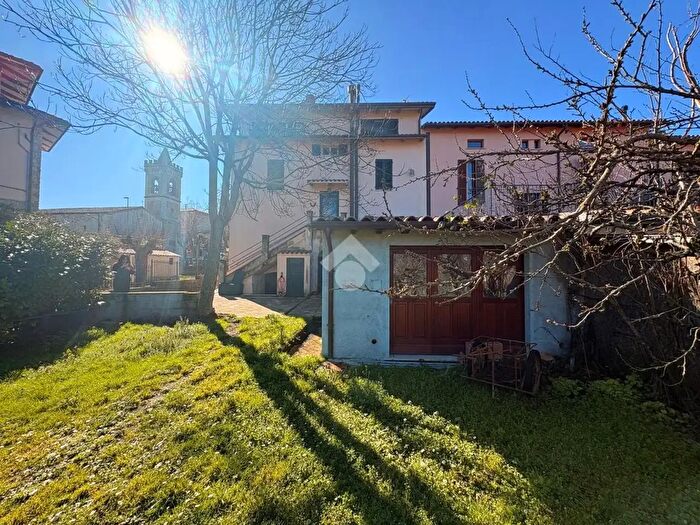 Appartamento con 5 locali in vendita in Via Cirano, Gualdo Tadino