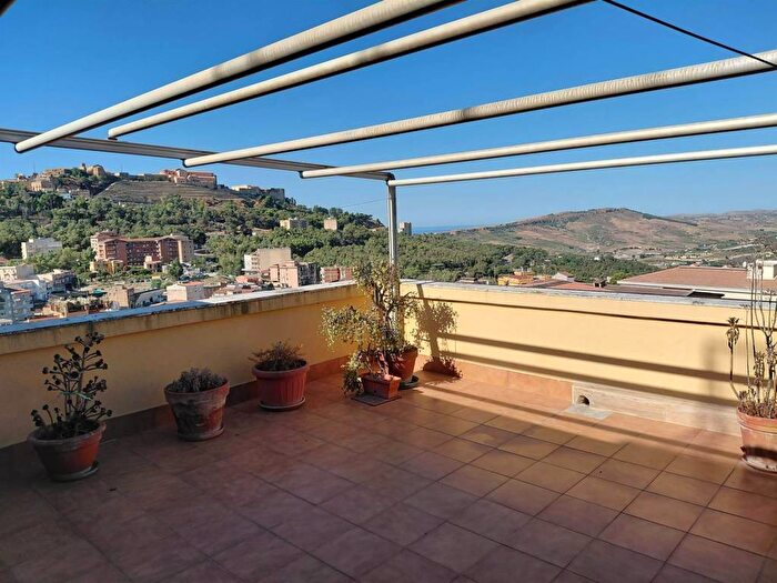 Appartamento con 6 locali in vendita in Vicolo M Cimarra, Serraferlicchio Montaperto Giardina Gallotti, Agrigento