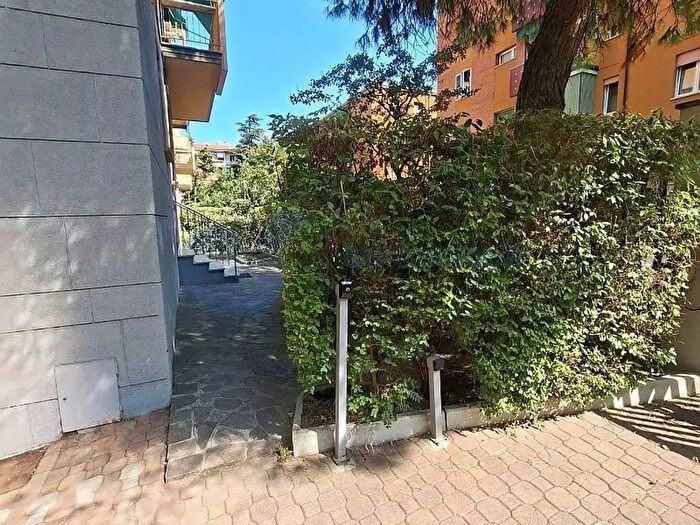Appartamento trilocale in affitto in Via Umberto Giordano, Bologna