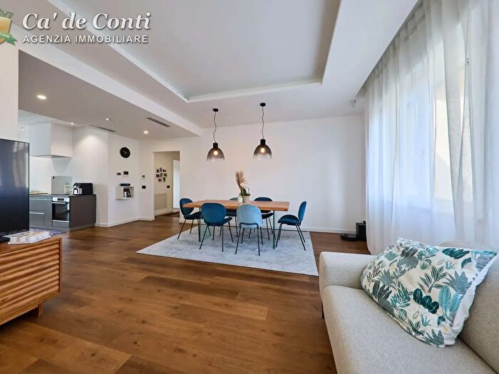 Casa con 5 locali in vendita in Via Ugo Foscolo, Scanzorosciate