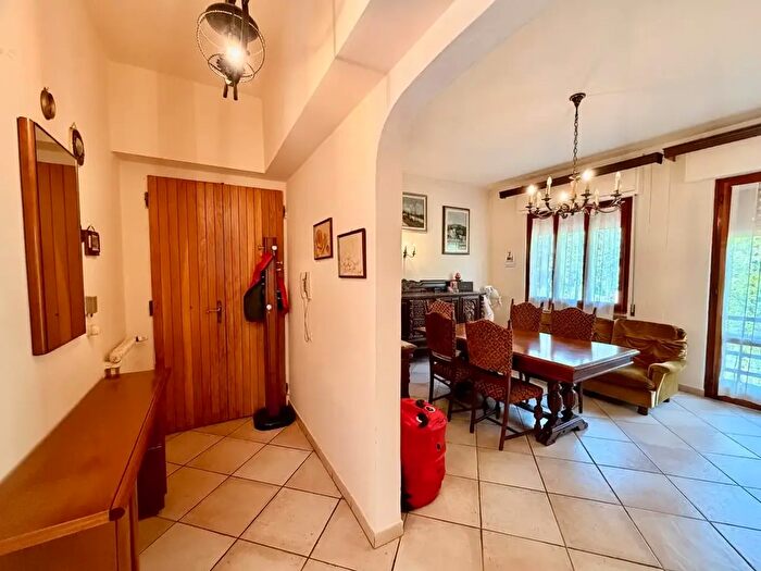 Casa con 8 locali in vendita in Marliana