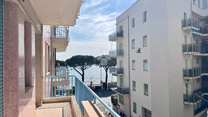 Appartamento con 5 locali in vendita in Via Leonardo da Vinci, Alassio