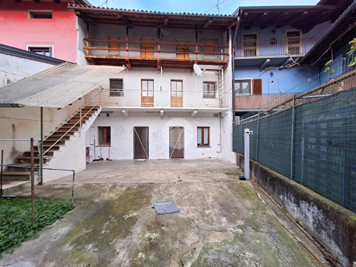 Casa quadrilocale in vendita in Via Perosio, Caravino