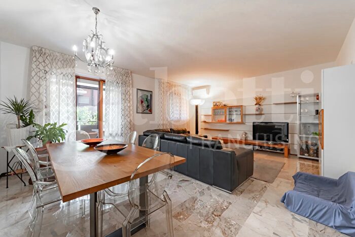 Appartamento quadrilocale in vendita in Via Nicola Romeo, Milano