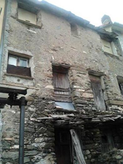 Casa quadrilocale in vendita in Neirone