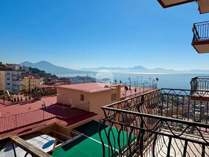 Appartamento trilocale in vendita in Via Kagoshima, Napoli