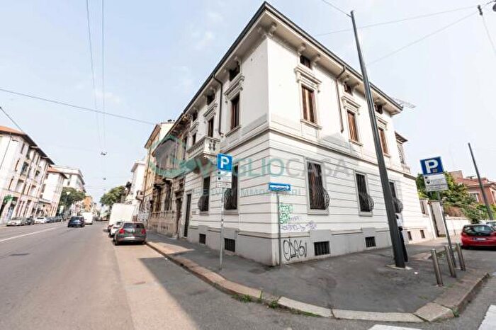 Appartamento con 6 locali in vendita in Via Nicola Antonio Porpora, Milano