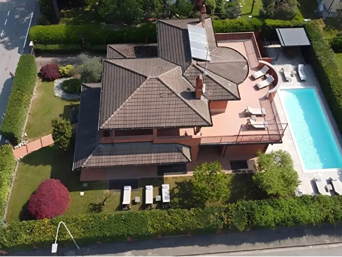 Casa con 6 locali in vendita in Via Papa Giovanni Ventitreesimo, Noviglio