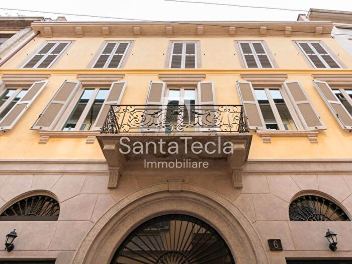 Appartamento trilocale in affitto in Via dei Piatti, Carrobbio, Milano