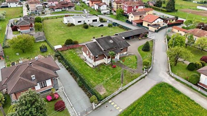 Casa con 6 locali in vendita in Strada della Bossola, Mongrando