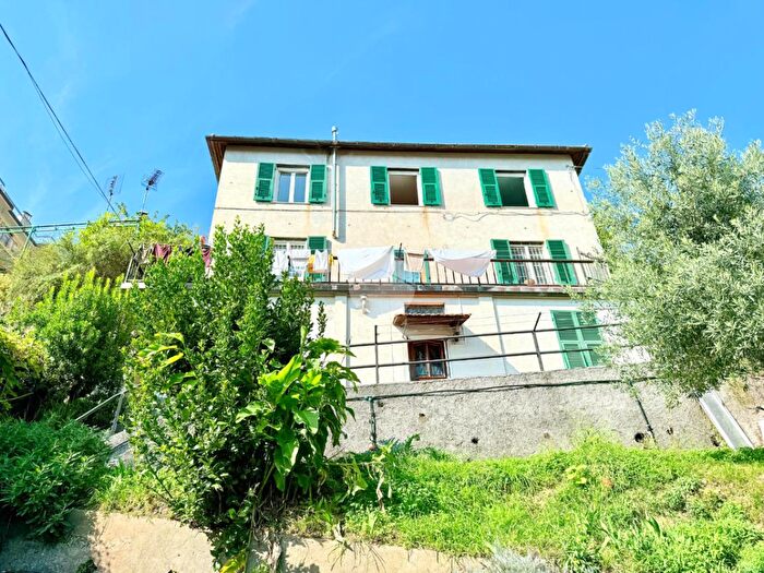 Casa con 10 locali in vendita in Via SantAlberto, Genova
