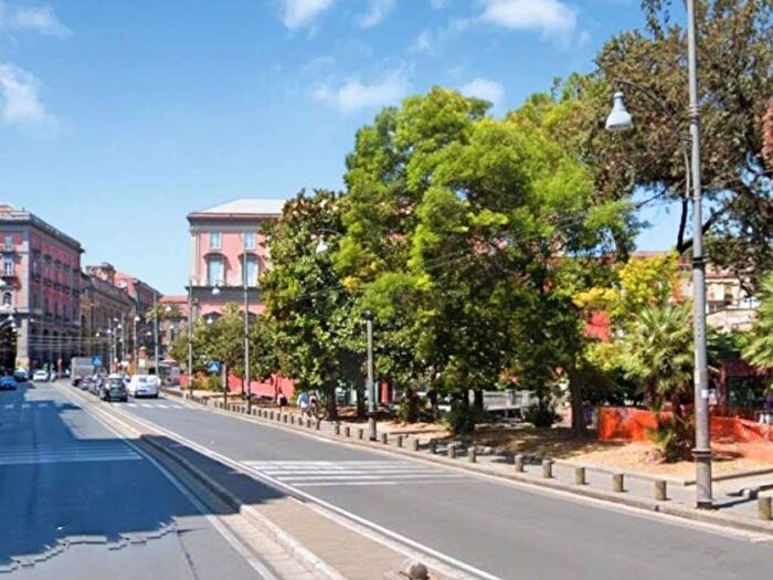 Appartamento monolocale in affitto in Piazza Camillo Benso di Cavour, Sanità, Napoli