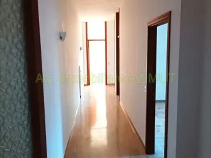 Appartamento con 6 locali in vendita in Via Giugno, Fano