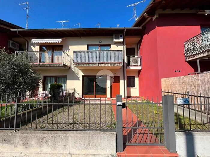 Appartamento trilocale in vendita in Via Alessandro Volta, Erbusco