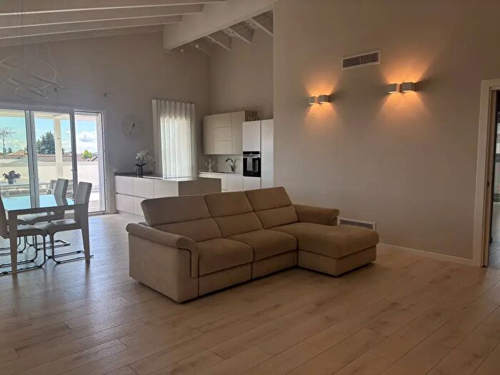 Appartamento con 5 locali in vendita in Via Vittorio Bachelet, Villafranca Padovana