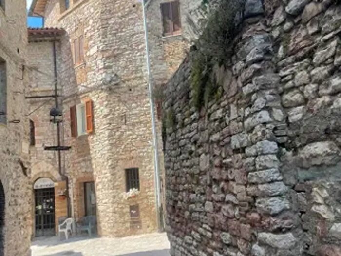 Casa con 6 locali in vendita in Via Porta Perlici, Assisi