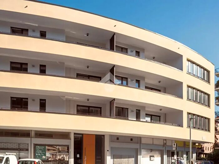 Appartamento quadrilocale in vendita in Via Malj Tabajani, Bergamo