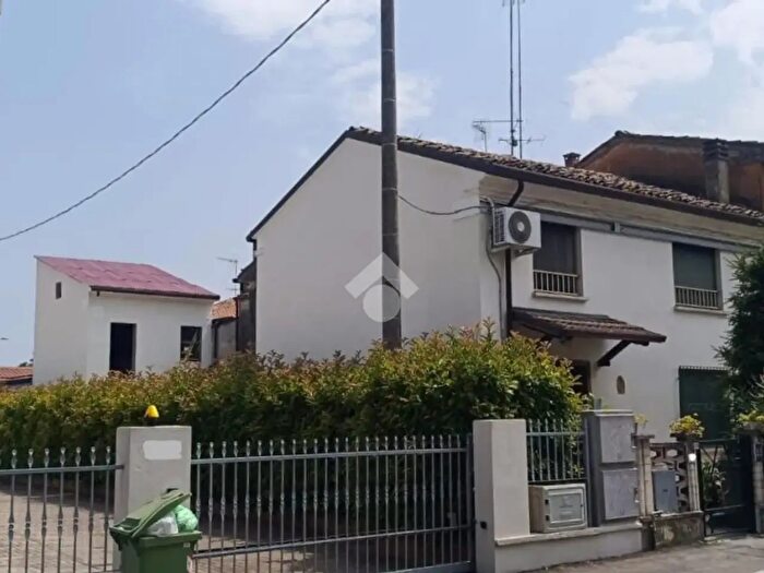 Casa trilocale in vendita in Via Roma, San Giacomo Delle Segnate