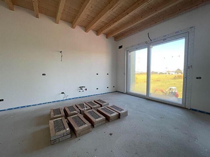 Casa trilocale in vendita in Via Segni Antonio, Cologno Al Serio