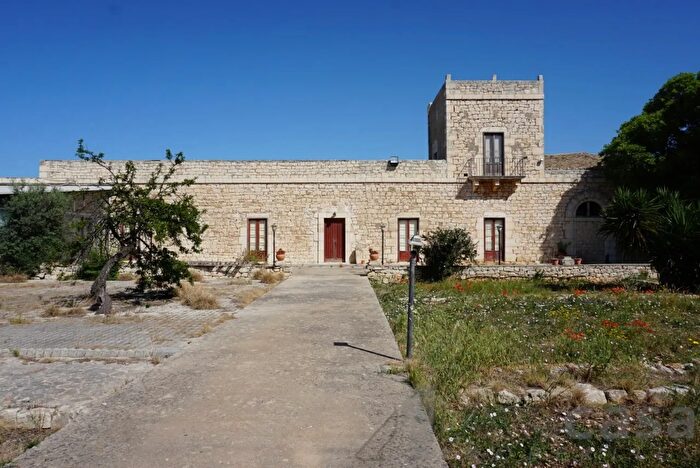 Casa con 6 locali in vendita in Modica
