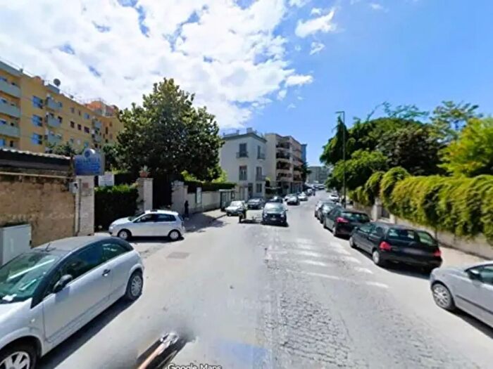 Appartamento trilocale in vendita in Via Manzoni, Napoli