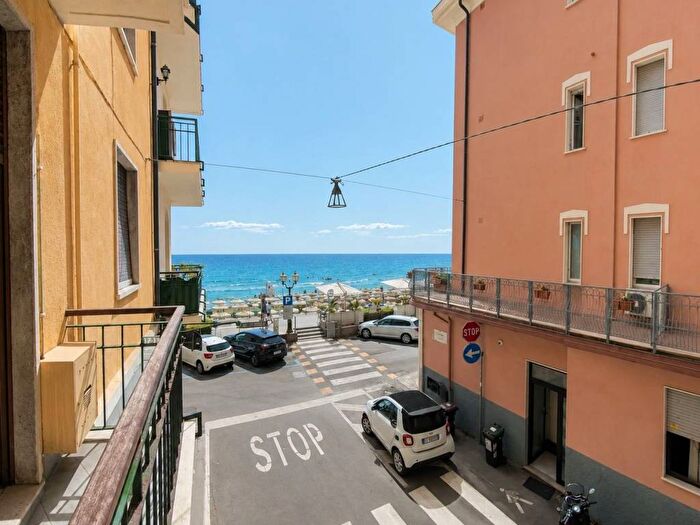 Appartamento quadrilocale in vendita in Via Roma, Via Roma Borgo Barusso, Alassio