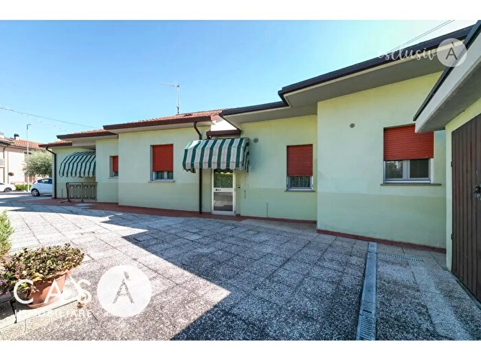 Casa con 7 locali in vendita in Via Cesenatico, Cesenatico