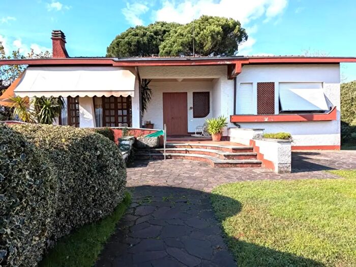 Casa con 18 locali in vendita in Barga