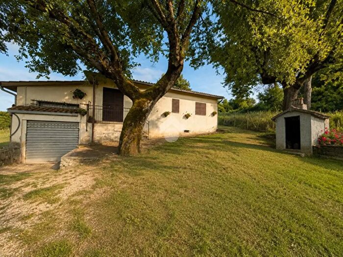 Casa trilocale in vendita in Località Capo dai Piedi, Bassano In Teverina