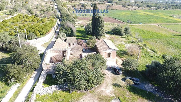 Casa quadrilocale in vendita in Contrada Petrara, Avola