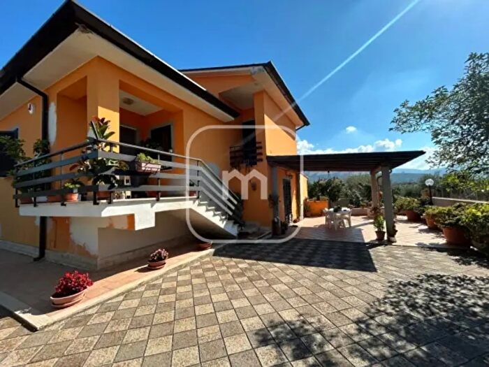 Casa quadrilocale in vendita in Contrada Colle dall'Ara, Cori