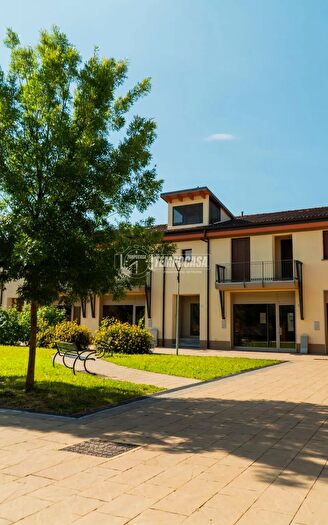 Appartamento trilocale in vendita in Piazza Maria Montessori, Cremona