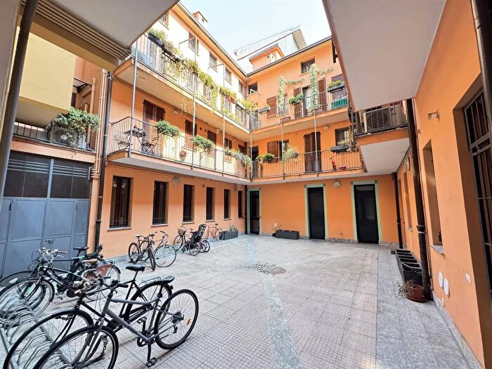 Appartamento trilocale in vendita in Via Cicco Simonetta, Milano
