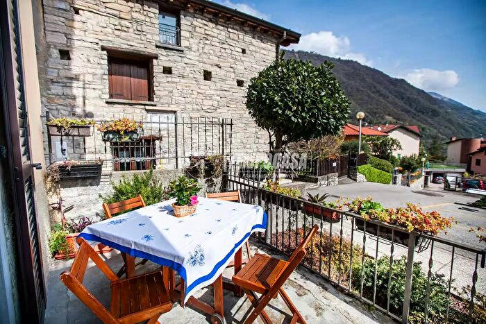 Appartamento trilocale in vendita in Salita Castello Snc, Argegno